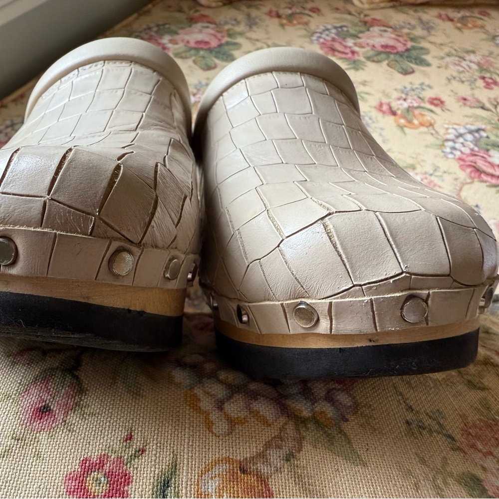 M. Gemi Cream Mules with Woven Leather and Wooden Sole - Picture 6 of 9